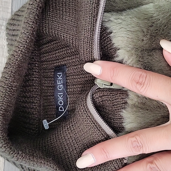 Women's Jacket - Picture 4 of 7